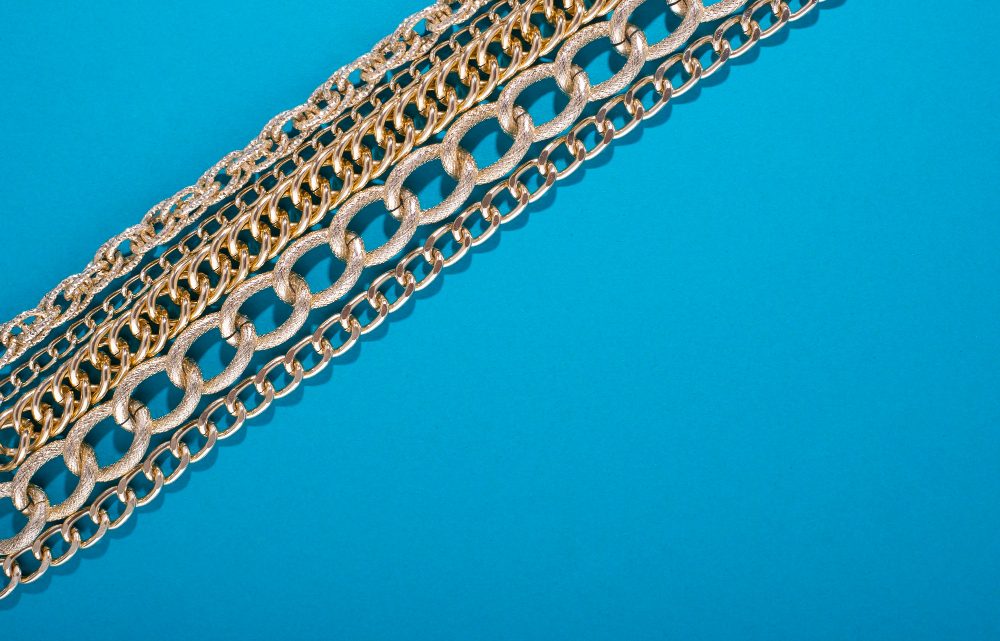 La maille forçat ronde : pourquoi est-elle la chaîne de référence pour les pendentifs ?
