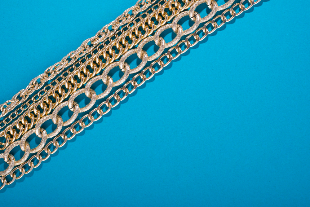 La maille forçat ronde : pourquoi est-elle la chaîne de référence pour les pendentifs ?